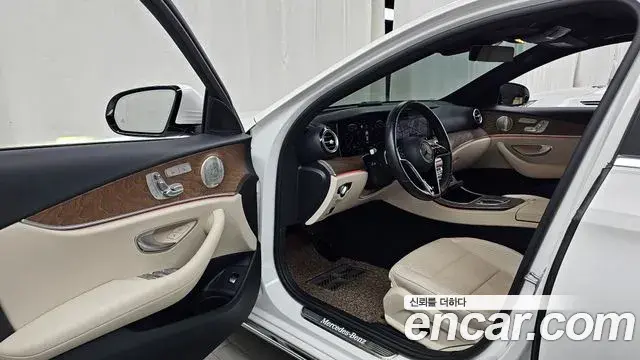 Mercedes-Benz E-Class 2023 — Фото 9/20