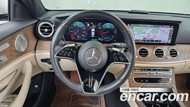 Mercedes-Benz E-Class 2023 — Фото 13/20