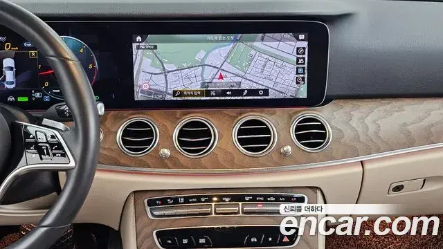 Mercedes-Benz E-Class 2023 — Фото 19/20