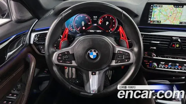 BMW 5 Series 2018 — Фото 13/20