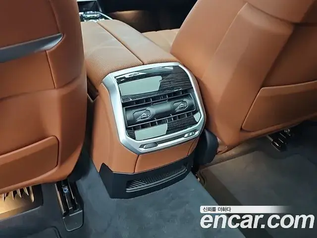 BMW 7 Series 2025 — Фото 12/19