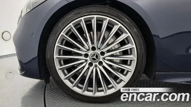 Mercedes-Benz C-Class 2023 — Фото 5/20