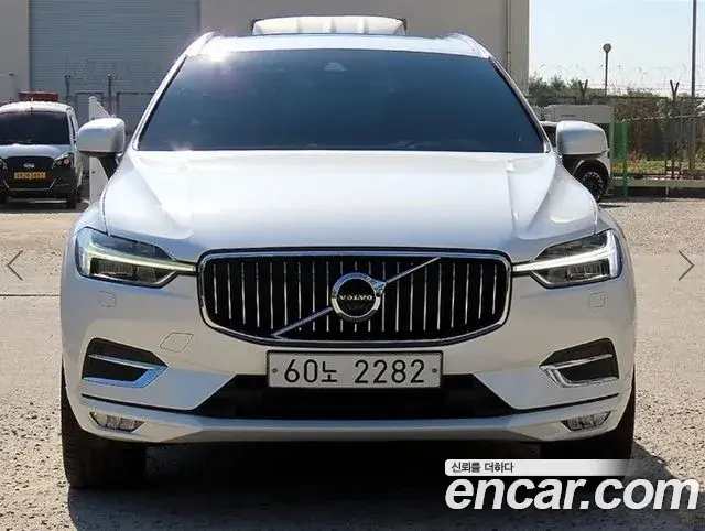Volvo XC60 2018 — Фото 1/20
