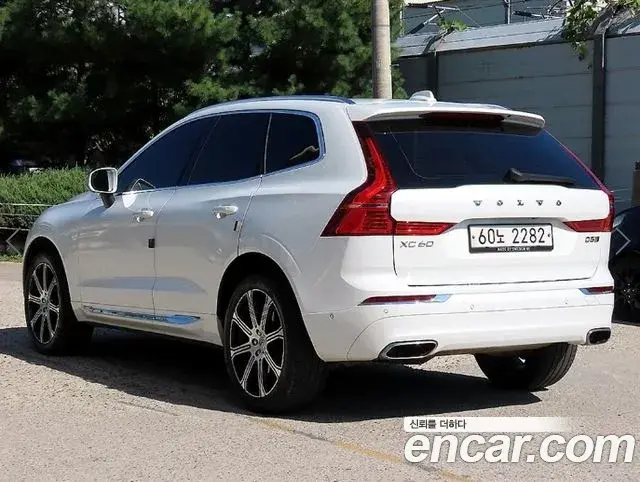 Volvo XC60 2018 — Фото 2/20
