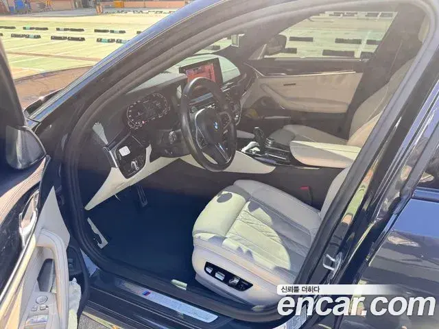 BMW 5 Series 2022 — Şəkil 10/20
