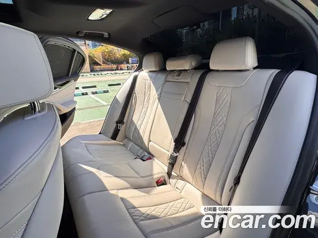 BMW 5 Series 2022 — Şəkil 9/20