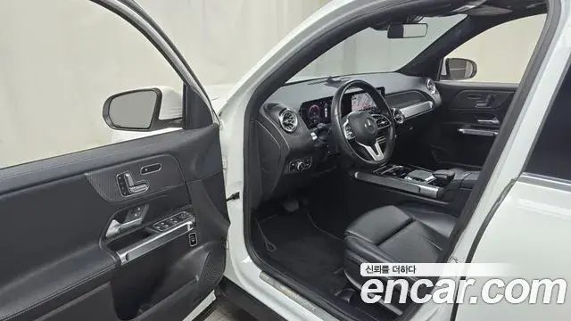 Mercedes-Benz GLB-Class 2020 — Фото 10/20