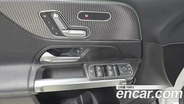 Mercedes-Benz GLB-Class 2020 — Фото 18/20