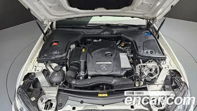 Mercedes-Benz E-Class 2020 — Фото 6/20