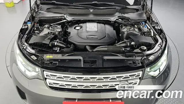 Land Rover Discovery 5 2019 — Photo 18/20