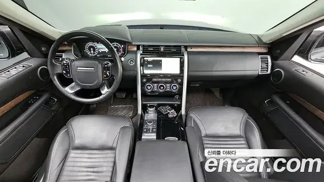 Land Rover Discovery 5 2019 — Photo 7/20