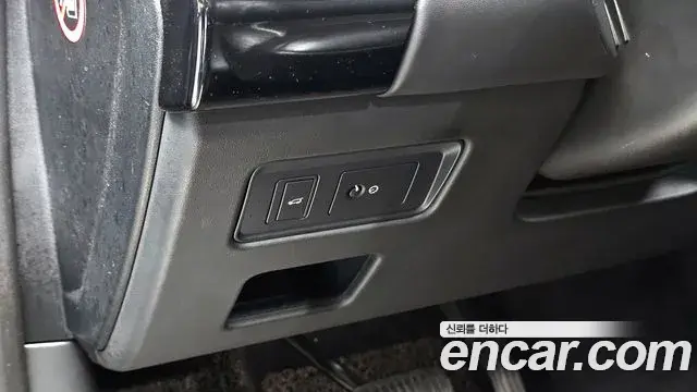 Land Rover Discovery 5 2019 — Photo 19/20