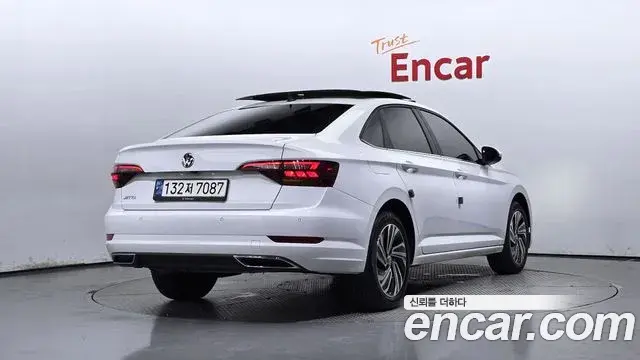 Volkswagen Jetta 2020 — Фото 2/20