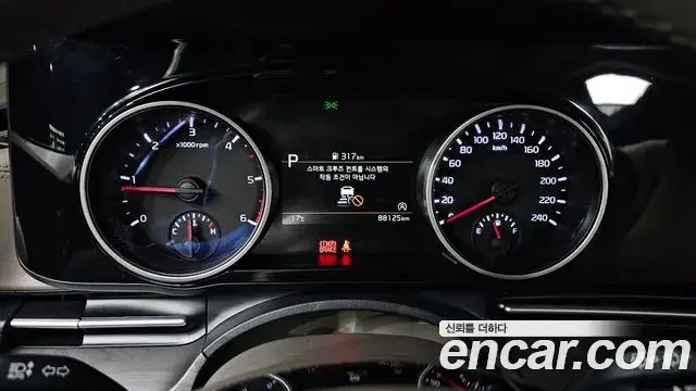Kia Carnival 2020 — ფოტო 6/20