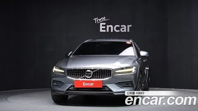 Volvo V60 Cross Country 2020 — Photo 10/20