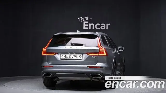 Volvo V60 Cross Country 2020 — Photo 6/20