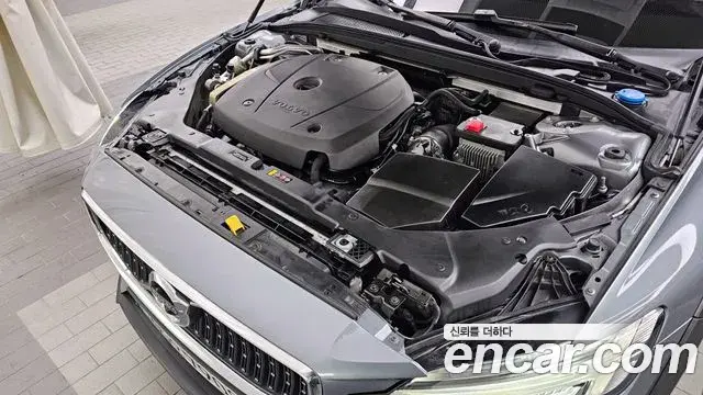 Volvo V60 Cross Country 2020 — Photo 4/20