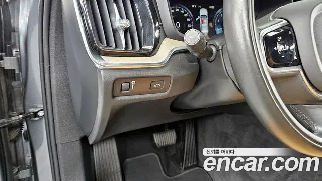 Volvo V60 Cross Country 2020 — Photo 2/20