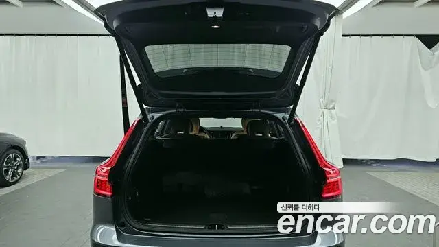 Volvo V60 Cross Country 2020 — Photo 18/20