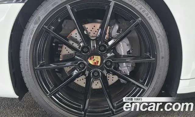Porsche 911 2024 — ფოტო 1/18