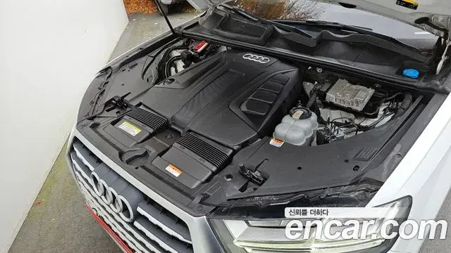 Audi Q7 2019 — Şəkil 18/20