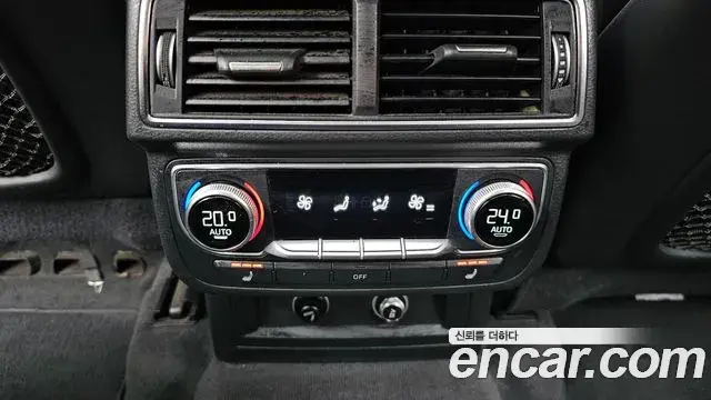 Audi Q7 2019 — Şəkil 12/20