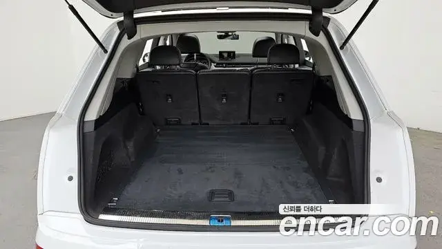 Audi Q7 2019 — Şəkil 10/20