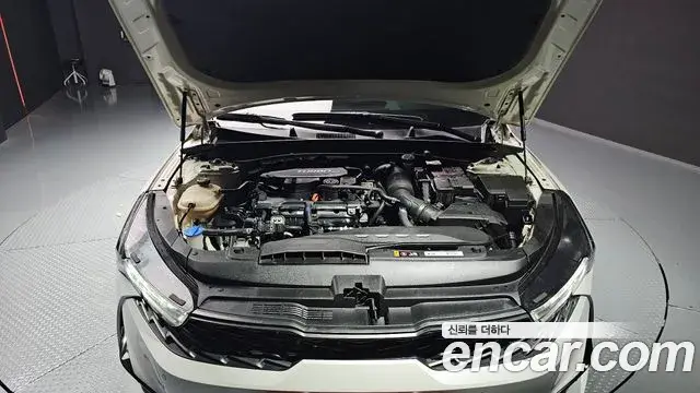 Kia K5 2022 — Şəkil 15/20