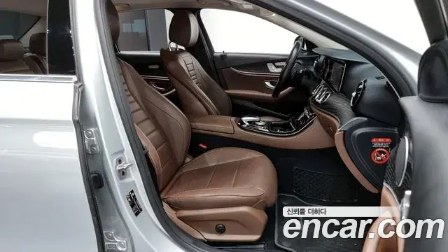 Mercedes-Benz E-Class 2019 — Şəkil 19/20