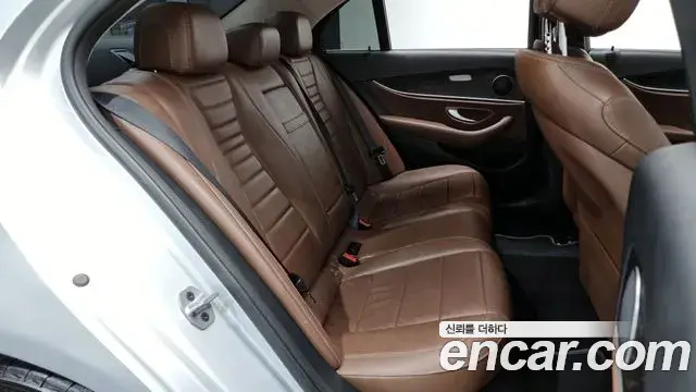 Mercedes-Benz E-Class 2019 — Şəkil 10/20