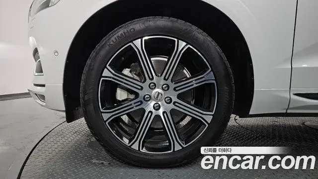 Volvo XC60 2018 — Şəkil 2/20