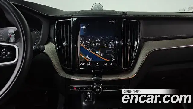 Volvo XC60 2018 — Şəkil 11/20