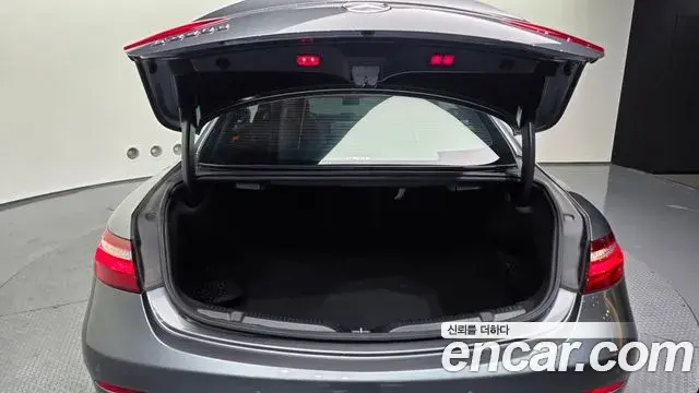 Mercedes-Benz E-Class 2019 — Şəkil 7/20