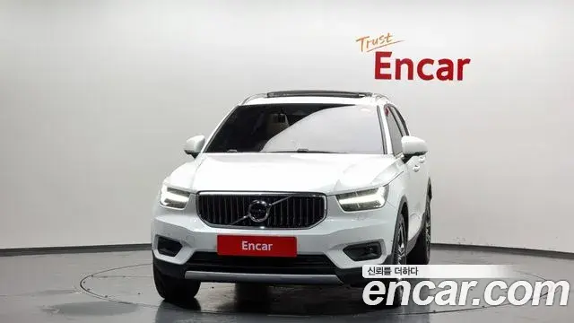 Volvo XC40 2021 — Фото 3/20