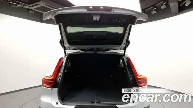 Volvo XC40 2021 — Фото 20/20