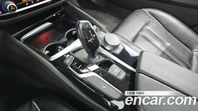BMW 5 Series 2018 — Фото 9/20