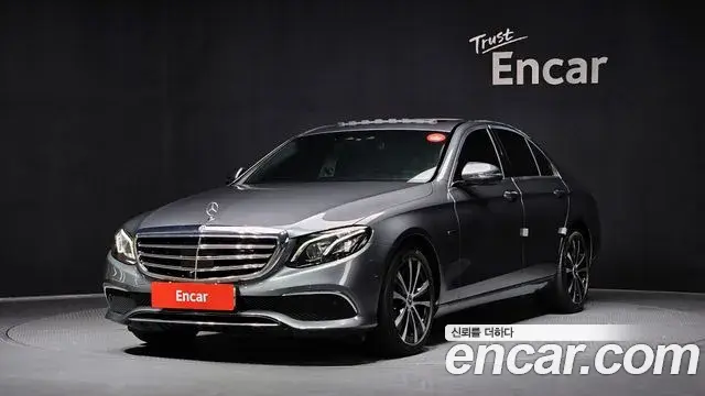 Mercedes-Benz E-Class 2020 — ფოტო 14/20