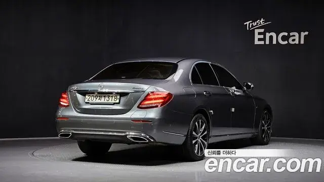 Mercedes-Benz E-Class 2020 — ფოტო 6/20