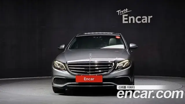 Mercedes-Benz E-Class 2020 — ფოტო 17/20