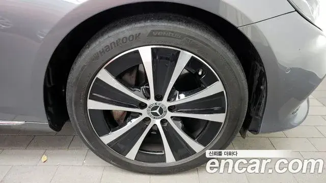 Mercedes-Benz E-Class 2020 — ფოტო 8/20