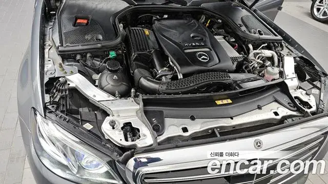 Mercedes-Benz E-Class 2020 — ფოტო 15/20