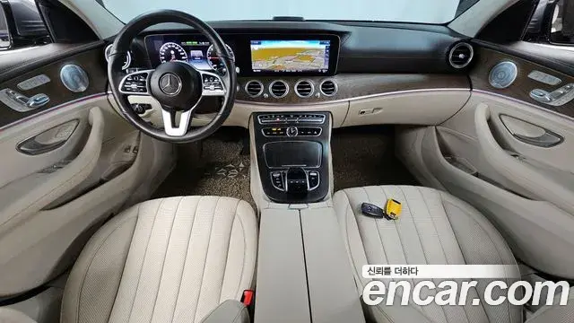 Mercedes-Benz E-Class 2020 — ფოტო 19/20