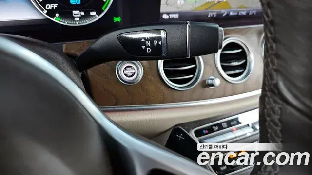 Mercedes-Benz E-Class 2020 — ფოტო 7/20