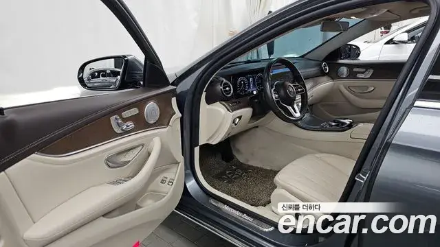 Mercedes-Benz E-Class 2020 — ფოტო 13/20