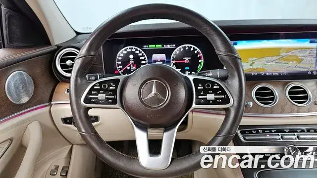 Mercedes-Benz E-Class 2020 — ფოტო 16/20