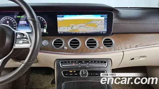Mercedes-Benz E-Class 2020 — ფოტო 1/20