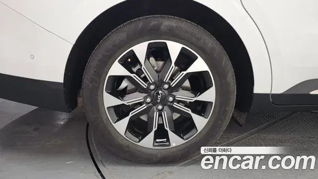 Kia Carnival 2022 — ფოტო 20/20