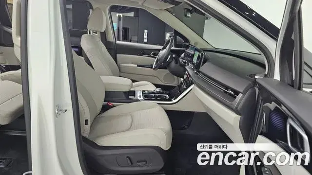 Kia Carnival 2022 — ფოტო 3/20