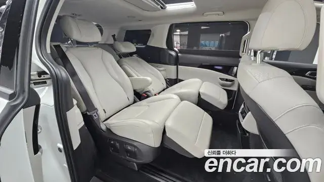 Kia Carnival 2022 — ფოტო 2/20