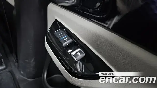 Kia Carnival 2022 — ფოტო 10/20